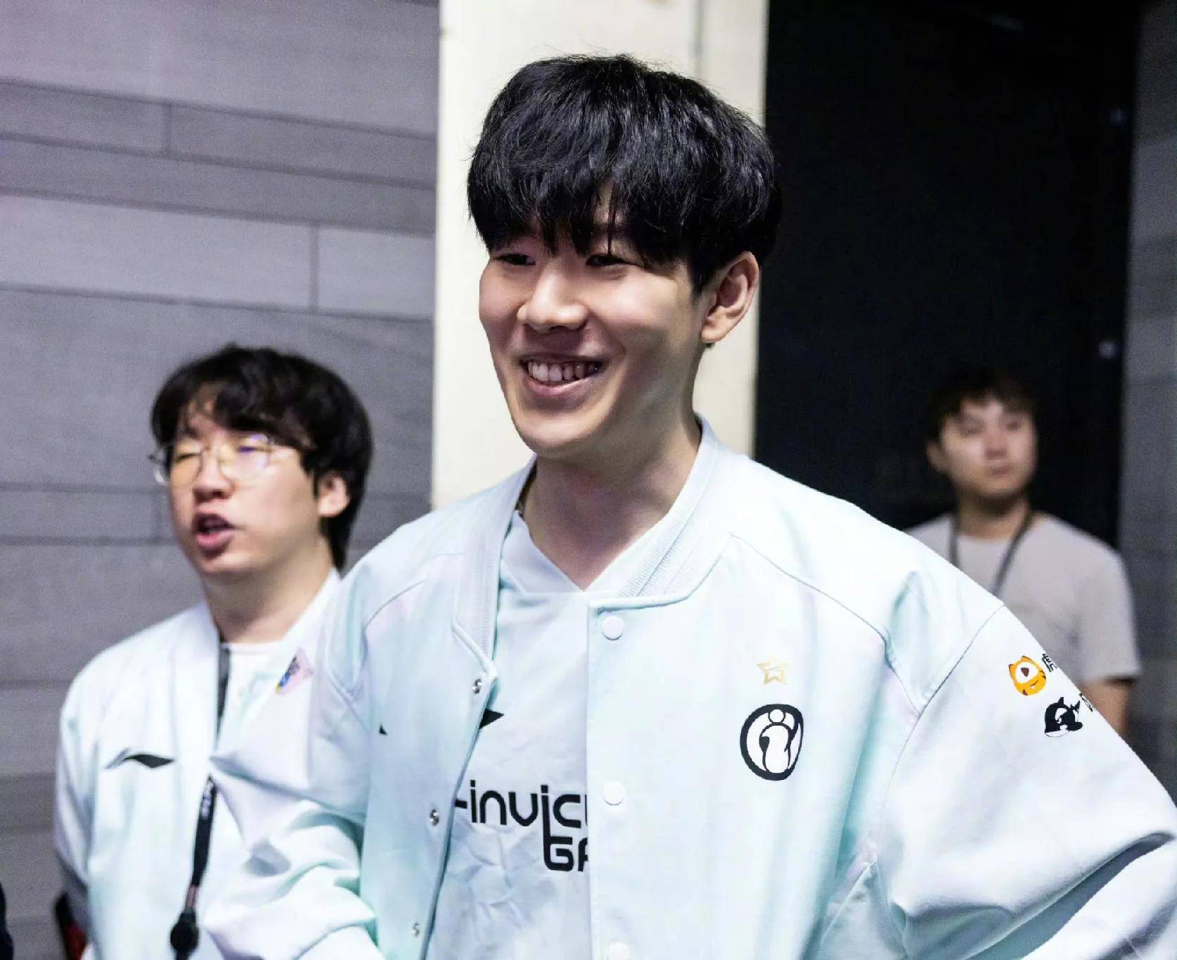 更是对球员 更是对球员