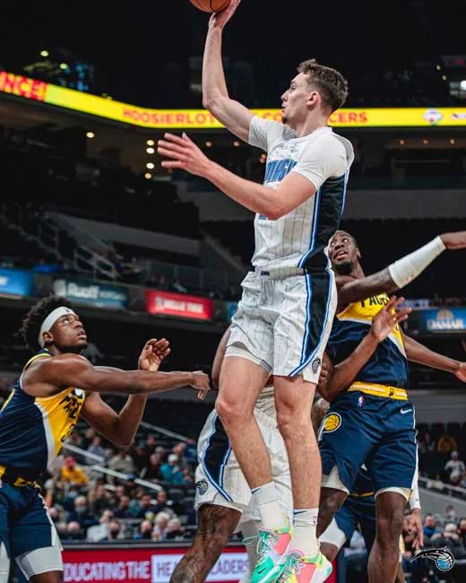 使得他在球 使得他在球