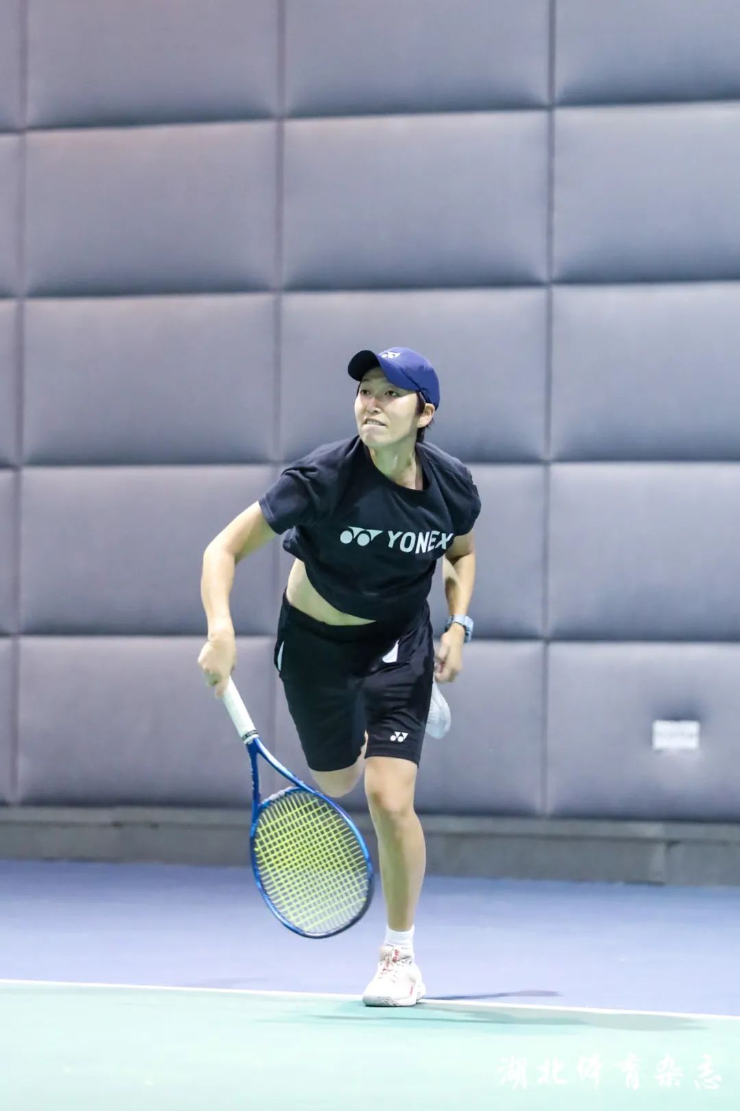 在硬地上的 在硬地上的