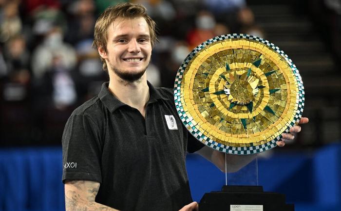 這對他的領 這對他的領