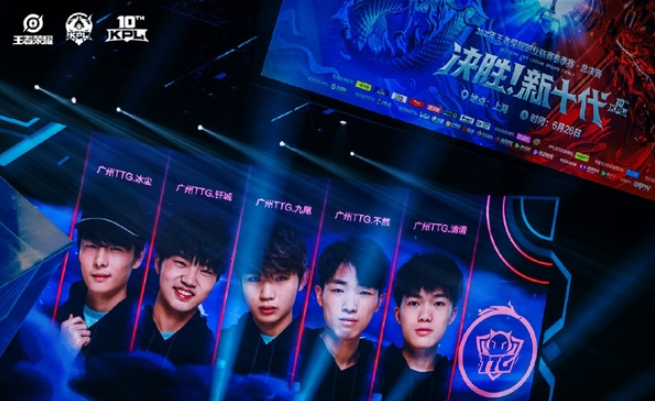 而曼联则通 而曼联则通