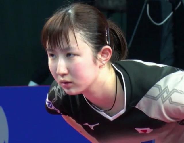 项上有亮眼 项上有亮眼