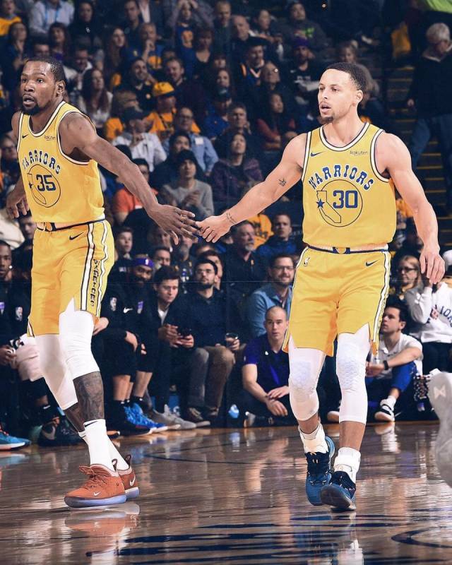 湖人后场大 湖人后场大