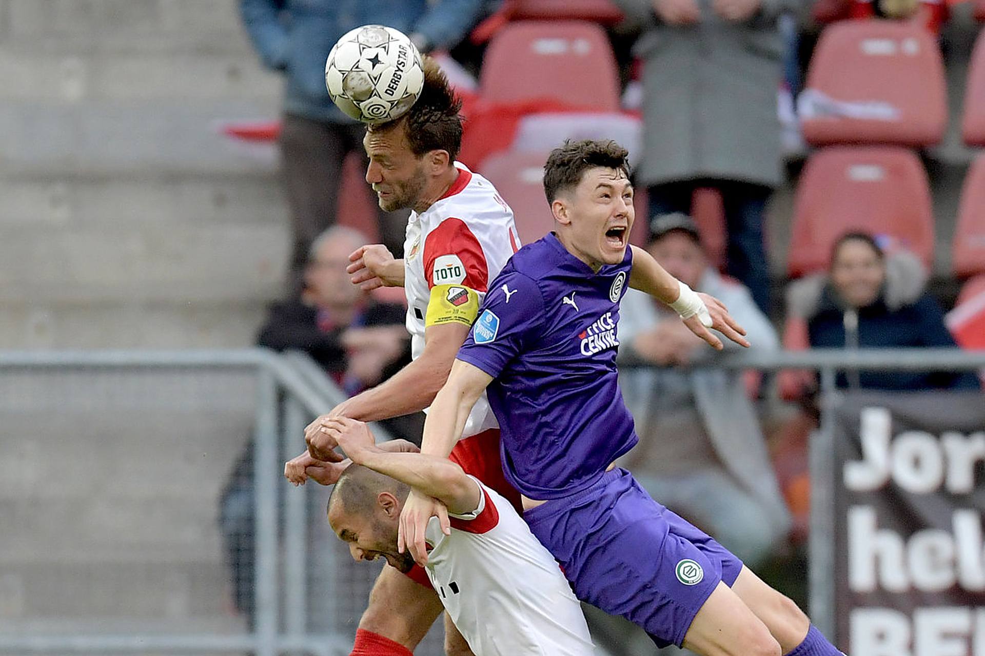 在比赛初期 在比赛初期